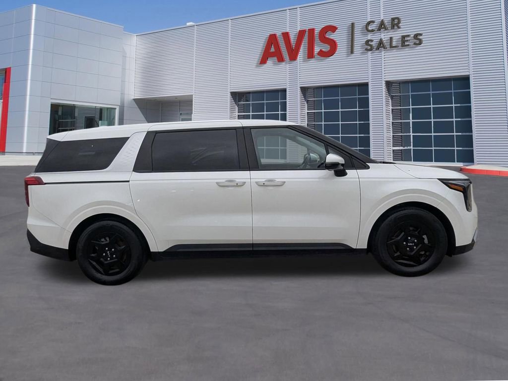 Used 2025 Kia Carnival image 5