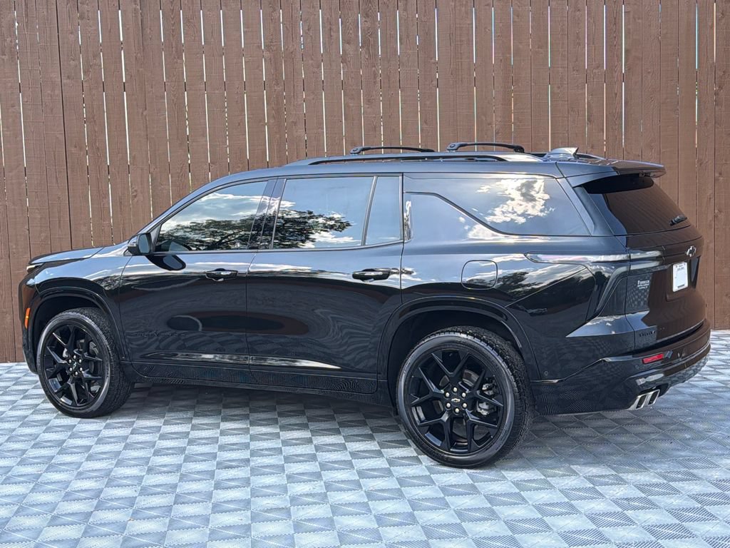 Used 2024 Chevrolet Traverse RS FWD image 18