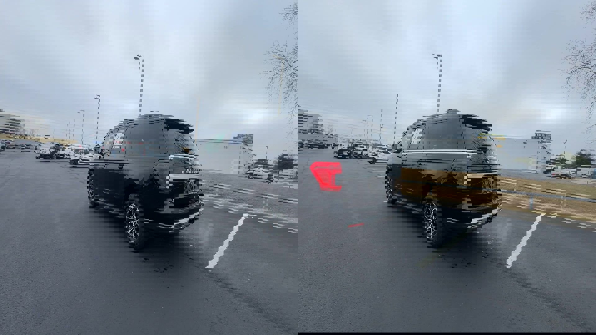 Used 2024 Ford Expedition Max XLT image 7