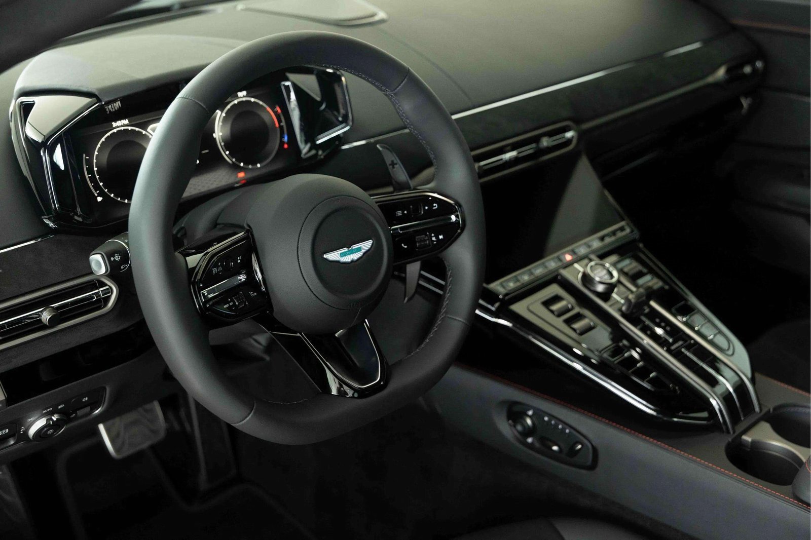 New 2025 Aston Martin V8 Vantage Coupe image 20