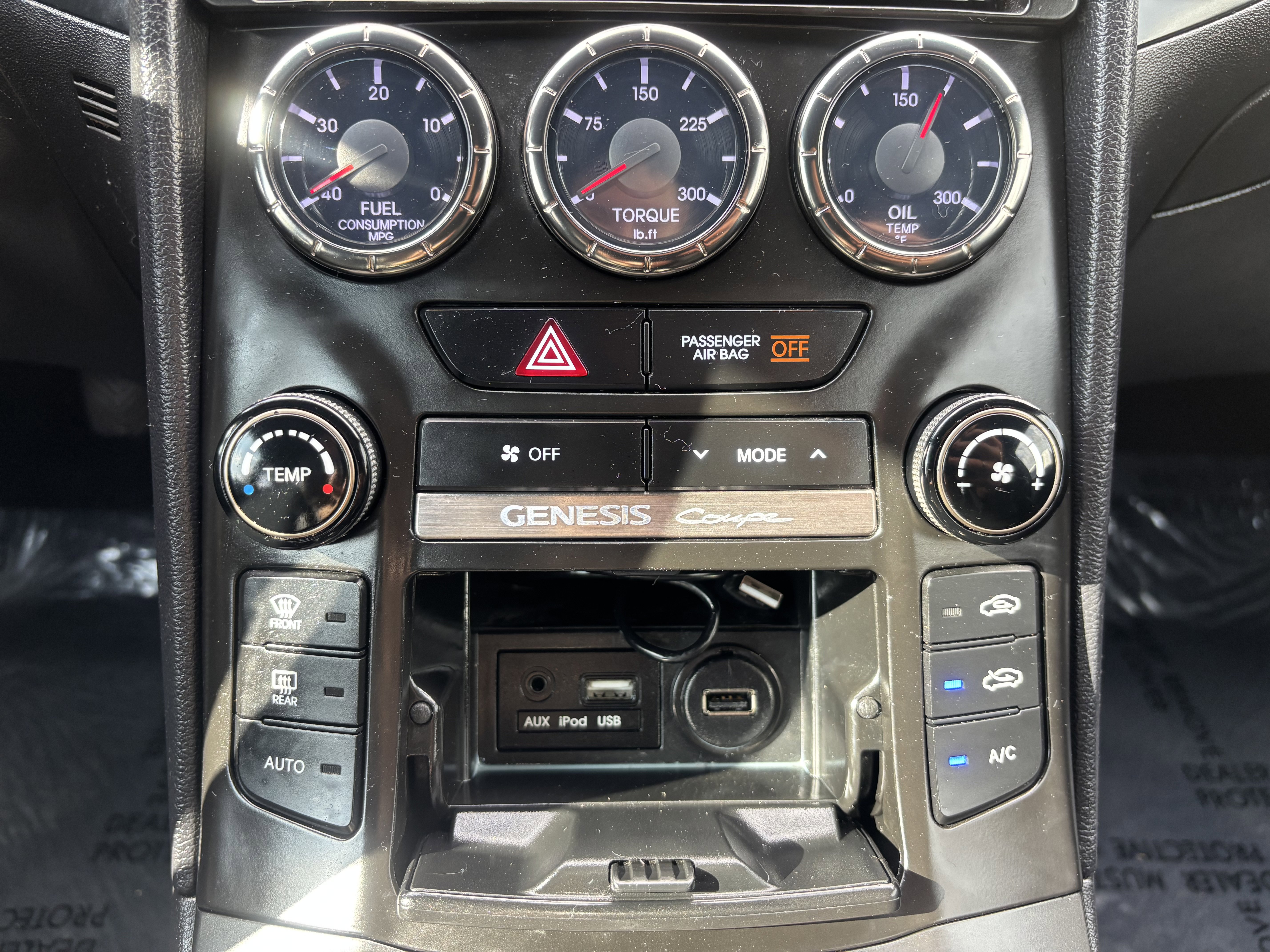 Used 2016 Hyundai Genesis Coupe 3.8 image 31