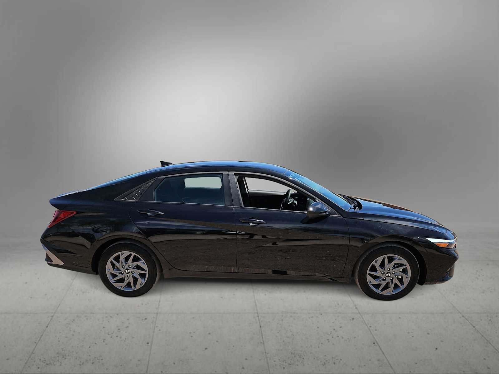 Certified 2024 Hyundai Elantra SEL FWD image 9