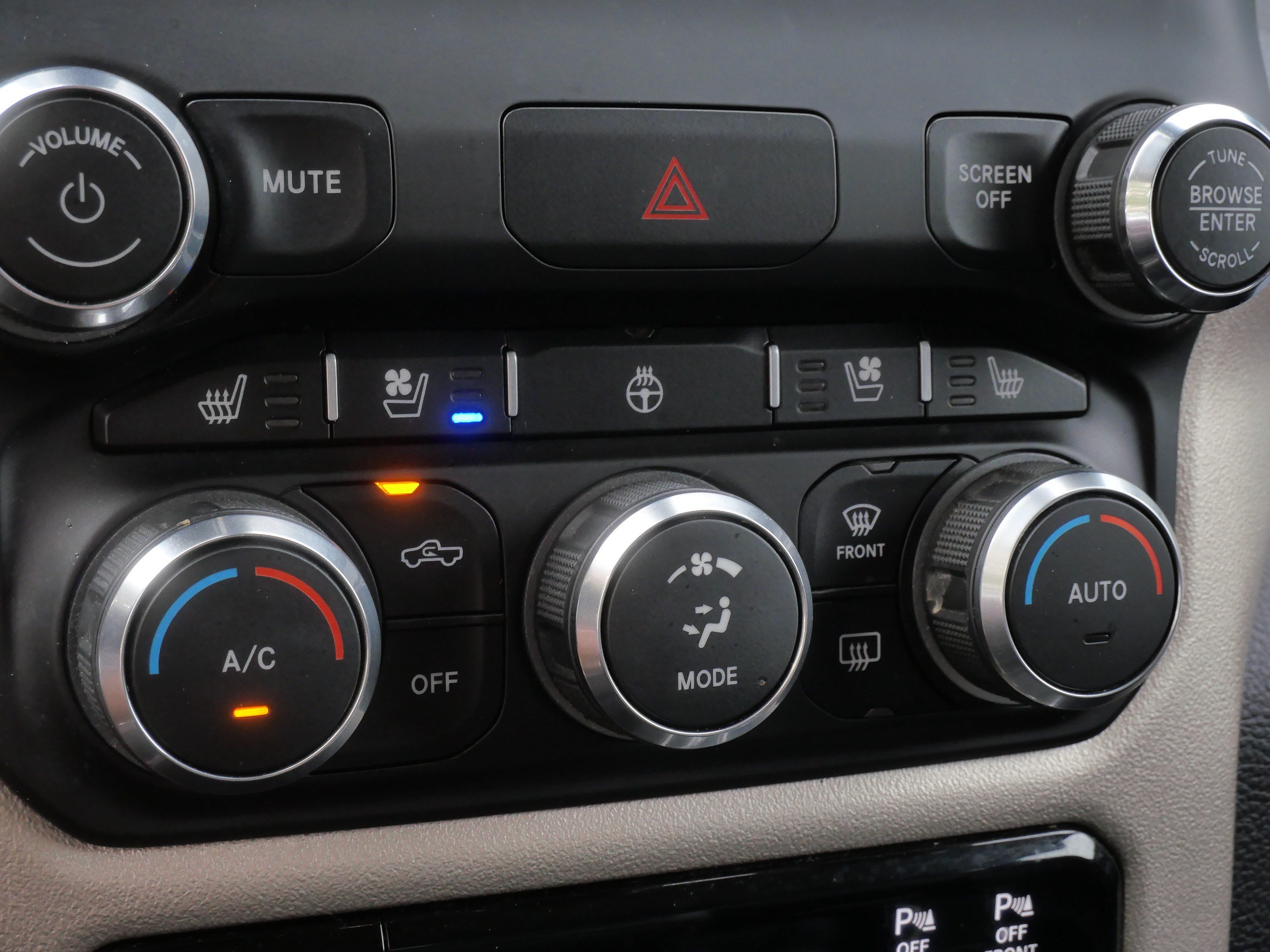 Used 2019 RAM 1500 Laramie AWD/4WD image 23