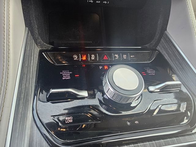Used 2023 Jeep Wagoneer Series III w/ Preferred Equipment Group AWD/4WD image 25