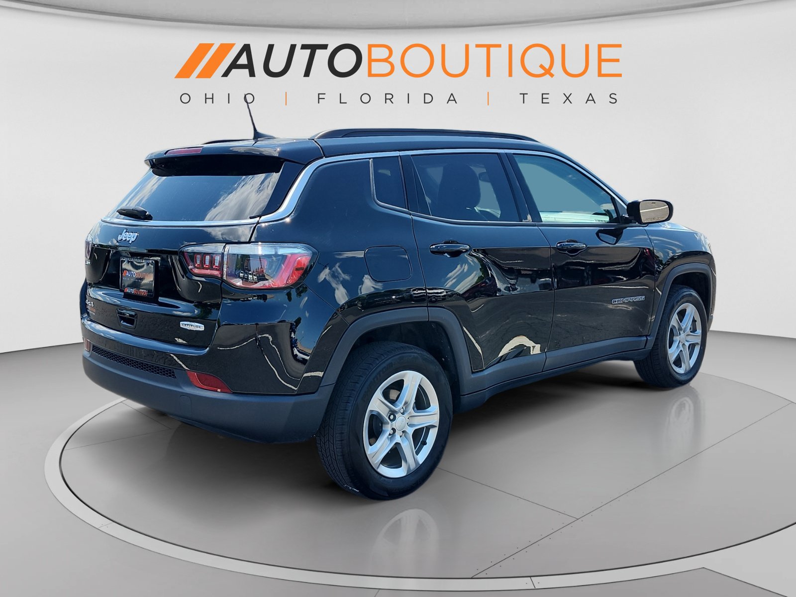 Used 2024 Jeep Compass Latitude AWD/4WD image 5