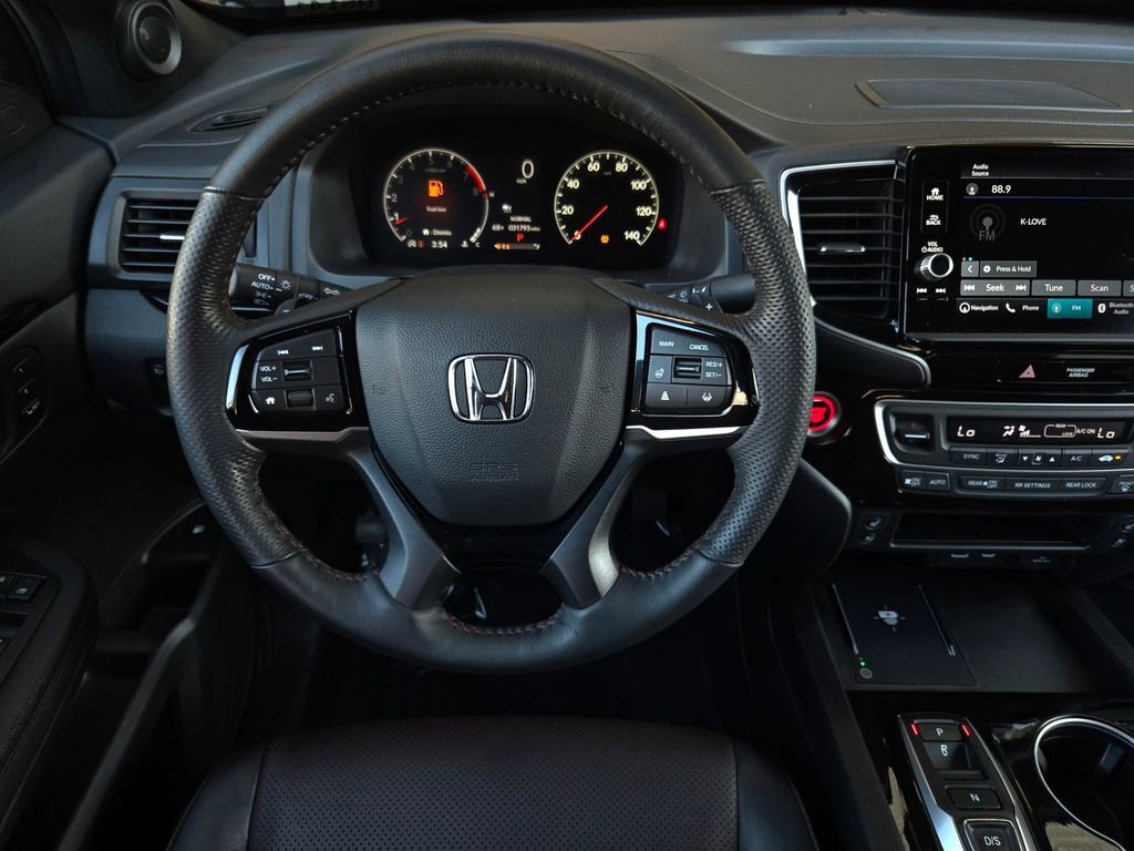 Used 2025 Honda Ridgeline Black Edition image 14
