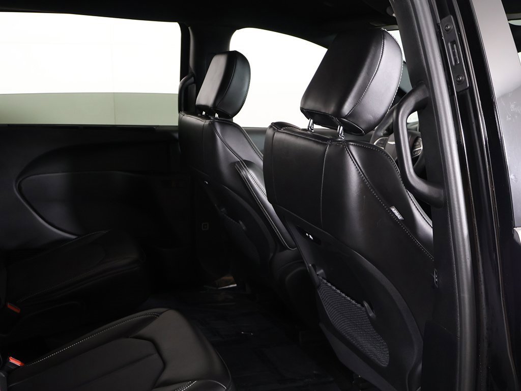 Used 2025 Chrysler Pacifica Select image 26
