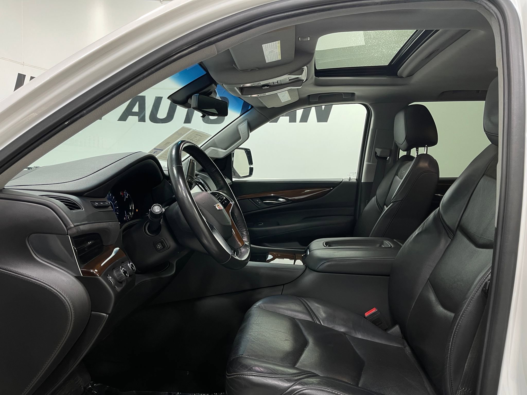 Used 2019 Cadillac Escalade Luxury image 12