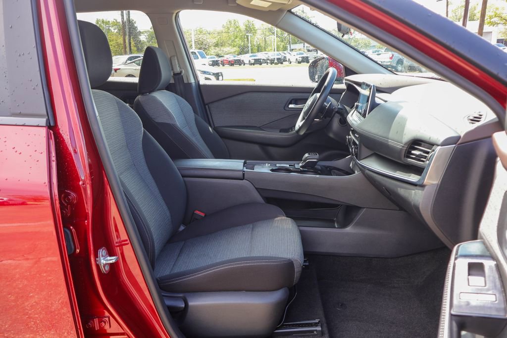 Used 2023 Nissan Rogue SV image 8