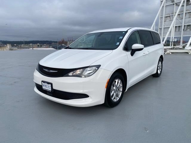 Used 2022 Chrysler Voyager LX FWD image 4