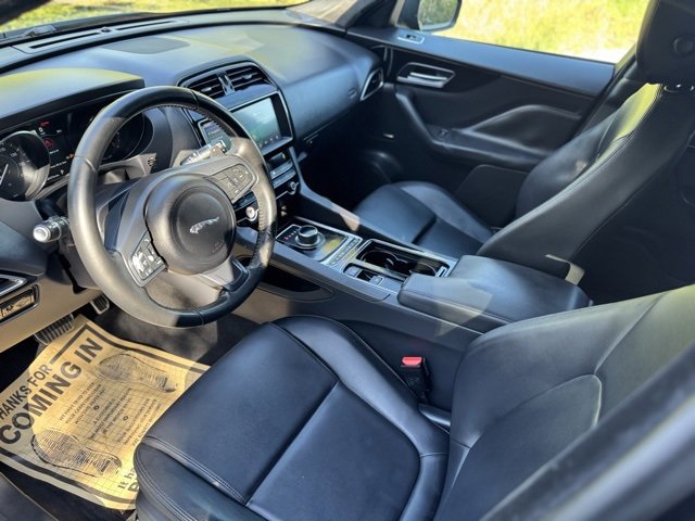 Used 2019 Jaguar F-PACE Premium image 12