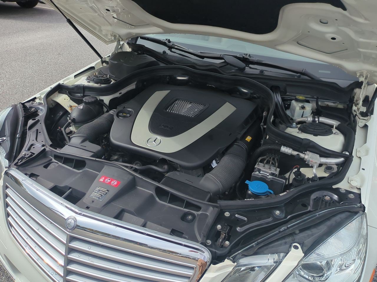 Used 2010 Mercedes-Benz E 350 Sedan image 44