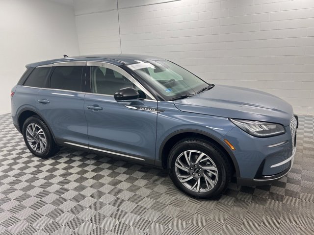 Certified 2025 Lincoln Corsair AWD image 4