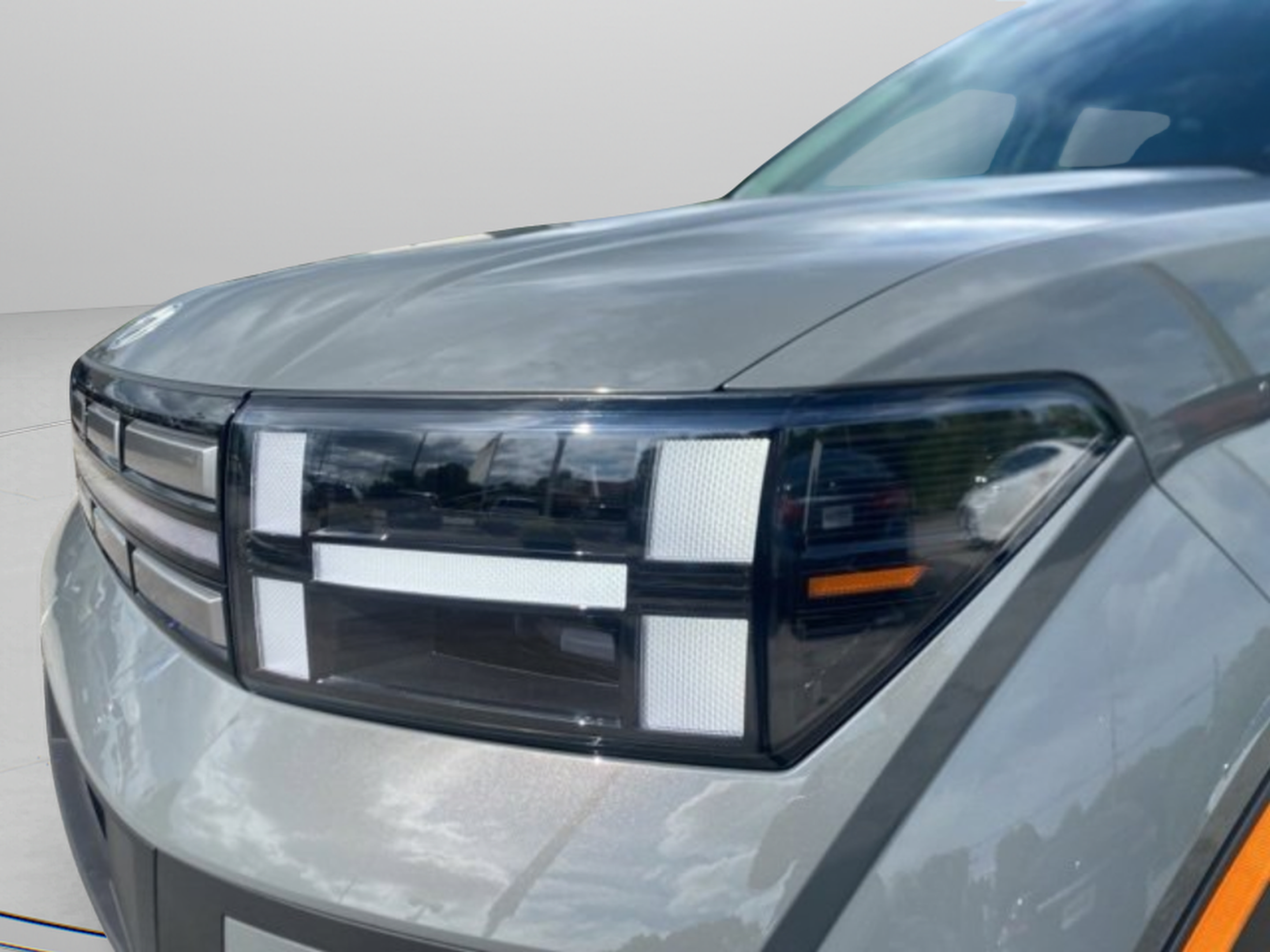 Used 2025 Hyundai Santa Fe SEL FWD image 9