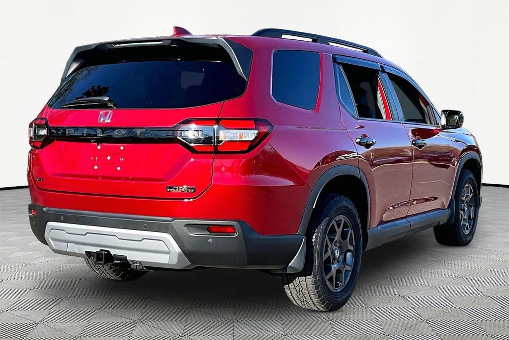Used 2025 Honda Pilot TrailSport image 6