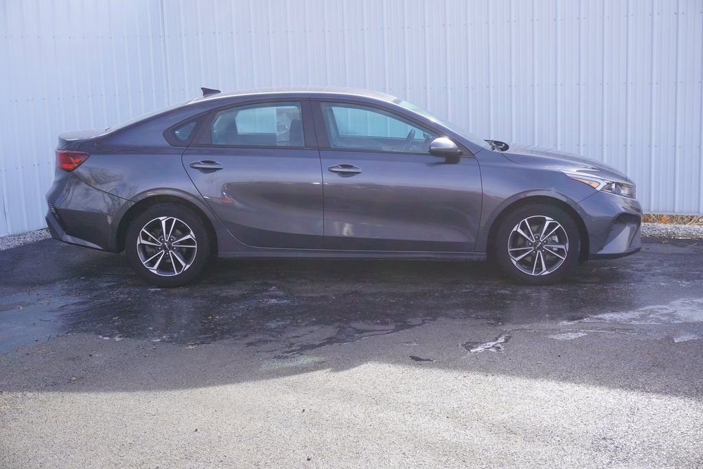 Used 2023 Kia Forte LXS image 2