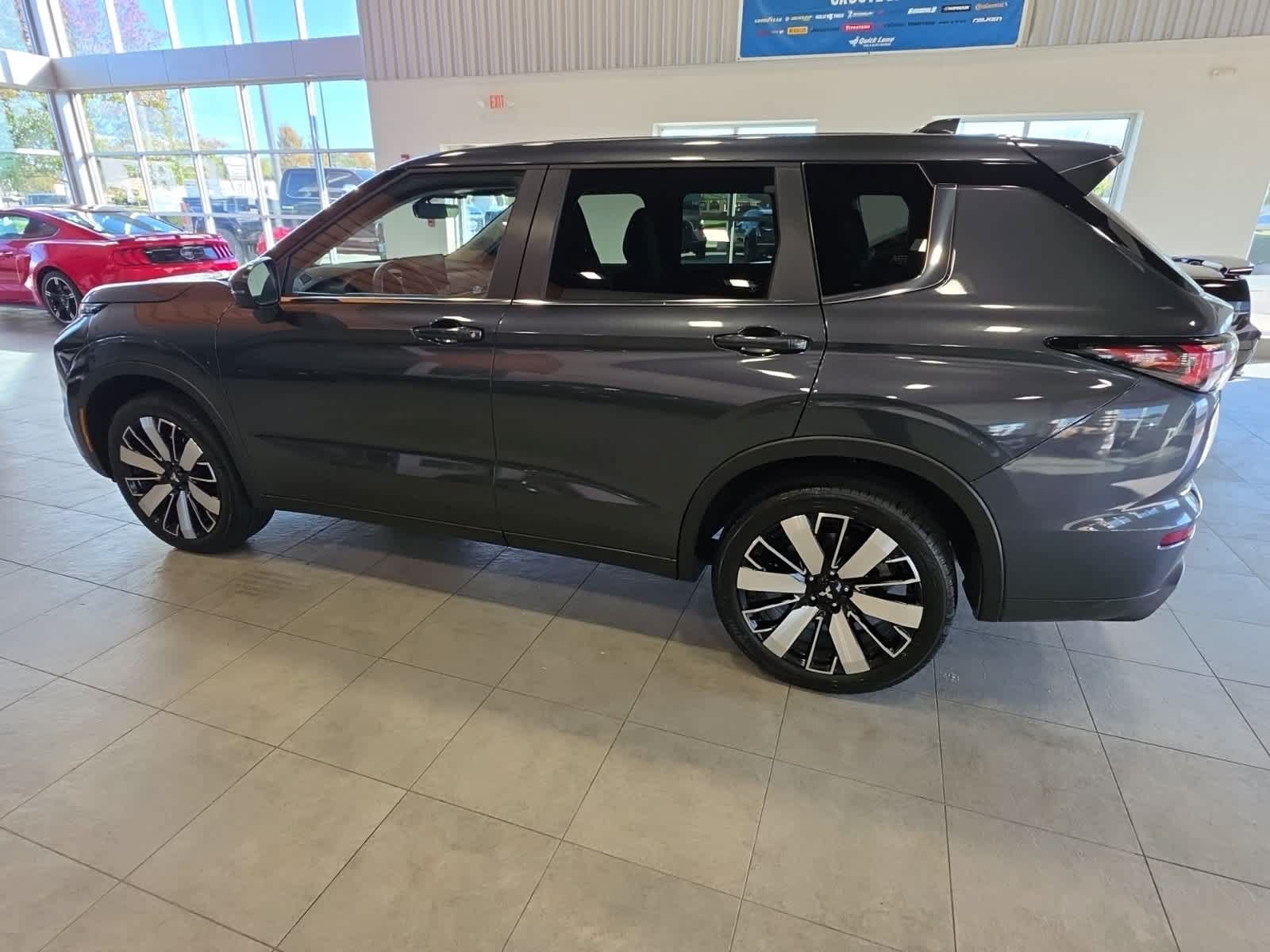 Used 2026 Mitsubishi Outlander SE FWD image 12