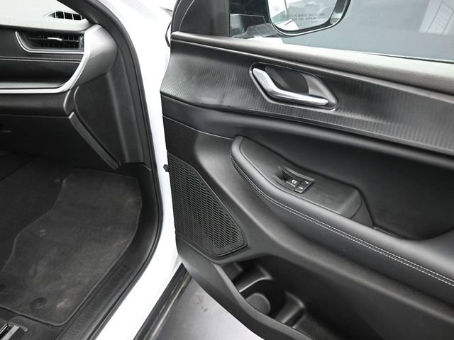 Used 2025 Jeep Grand Cherokee Altitude image 23