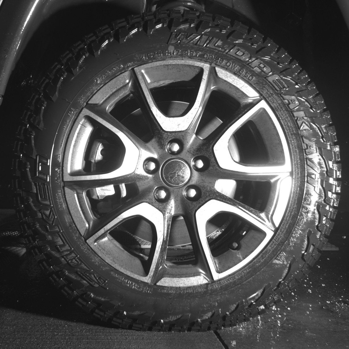 Used 2025 Jeep Compass Trailhawk image 12