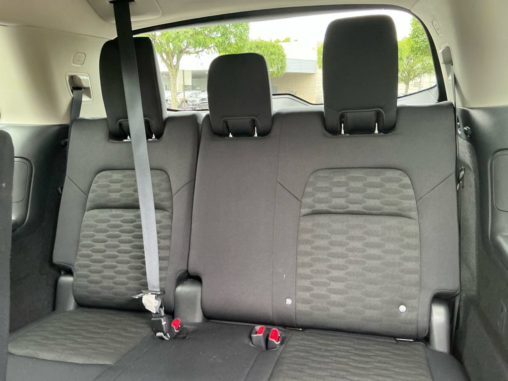 Used 2025 Nissan Pathfinder SV AWD/4WD image 32