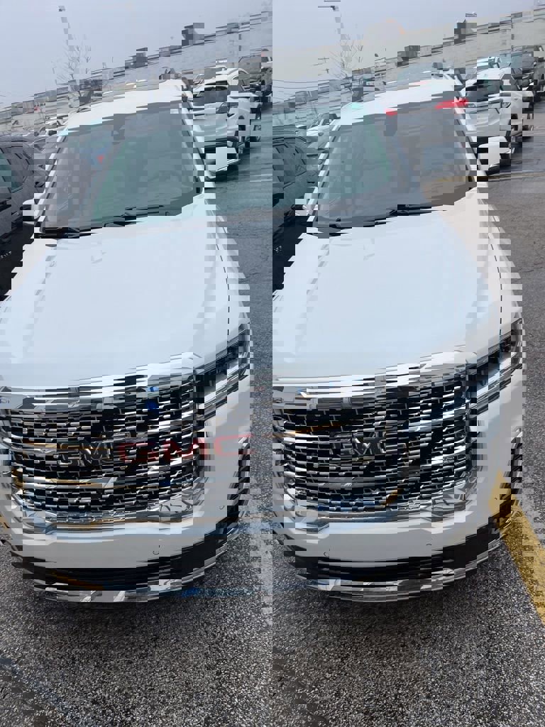 Used 2023 GMC Acadia Denali w/ Denali Technology Package image 3