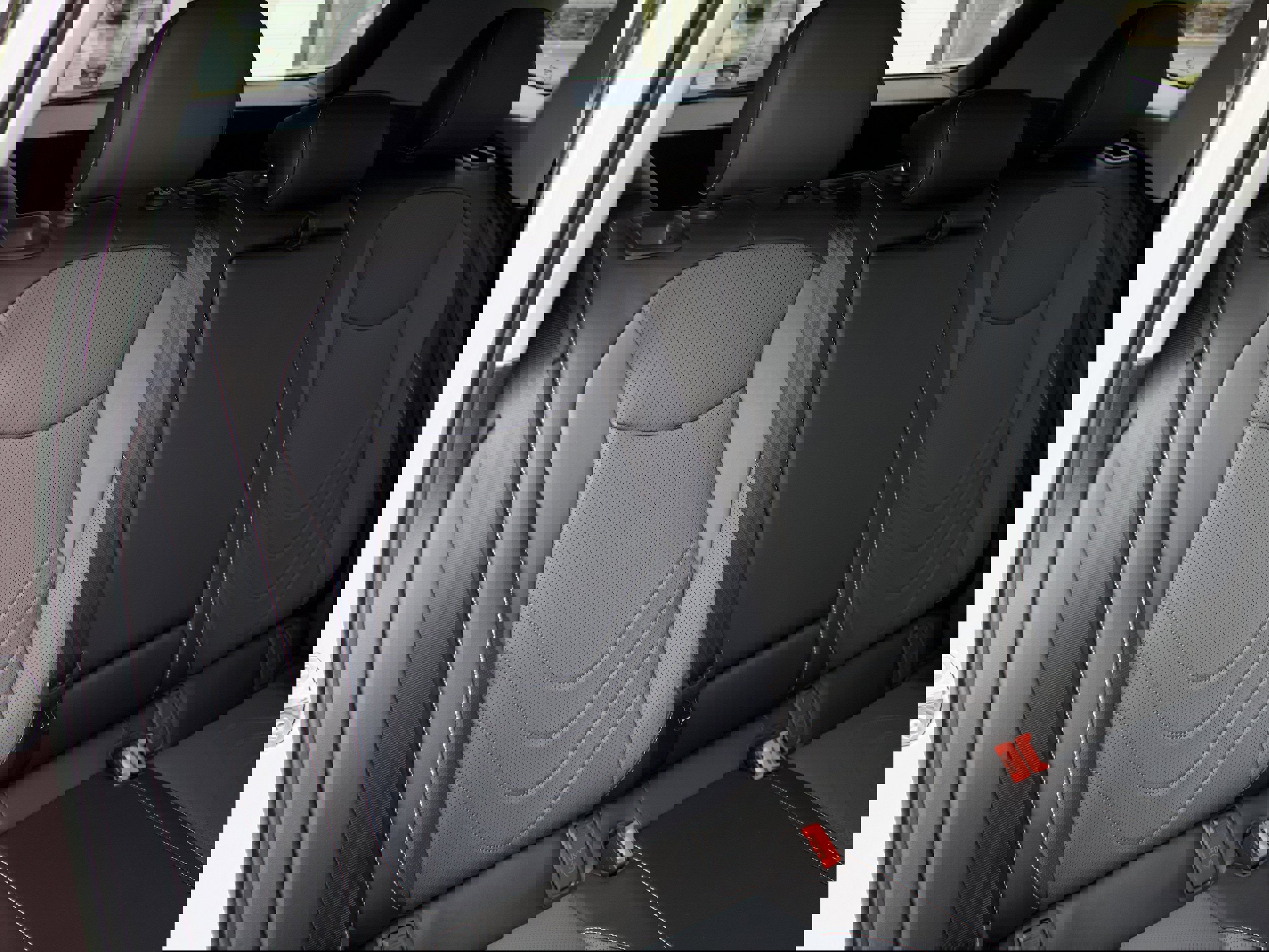 New 2025 Volkswagen Tiguan SE image 32