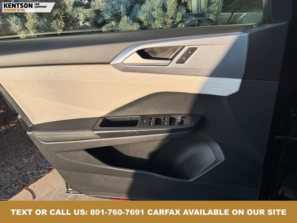 Used 2025 Volkswagen Taos SE image 20