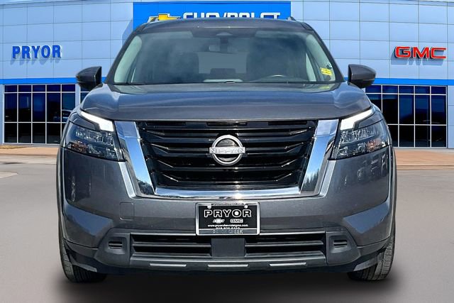Used 2024 Nissan Pathfinder SV image 2