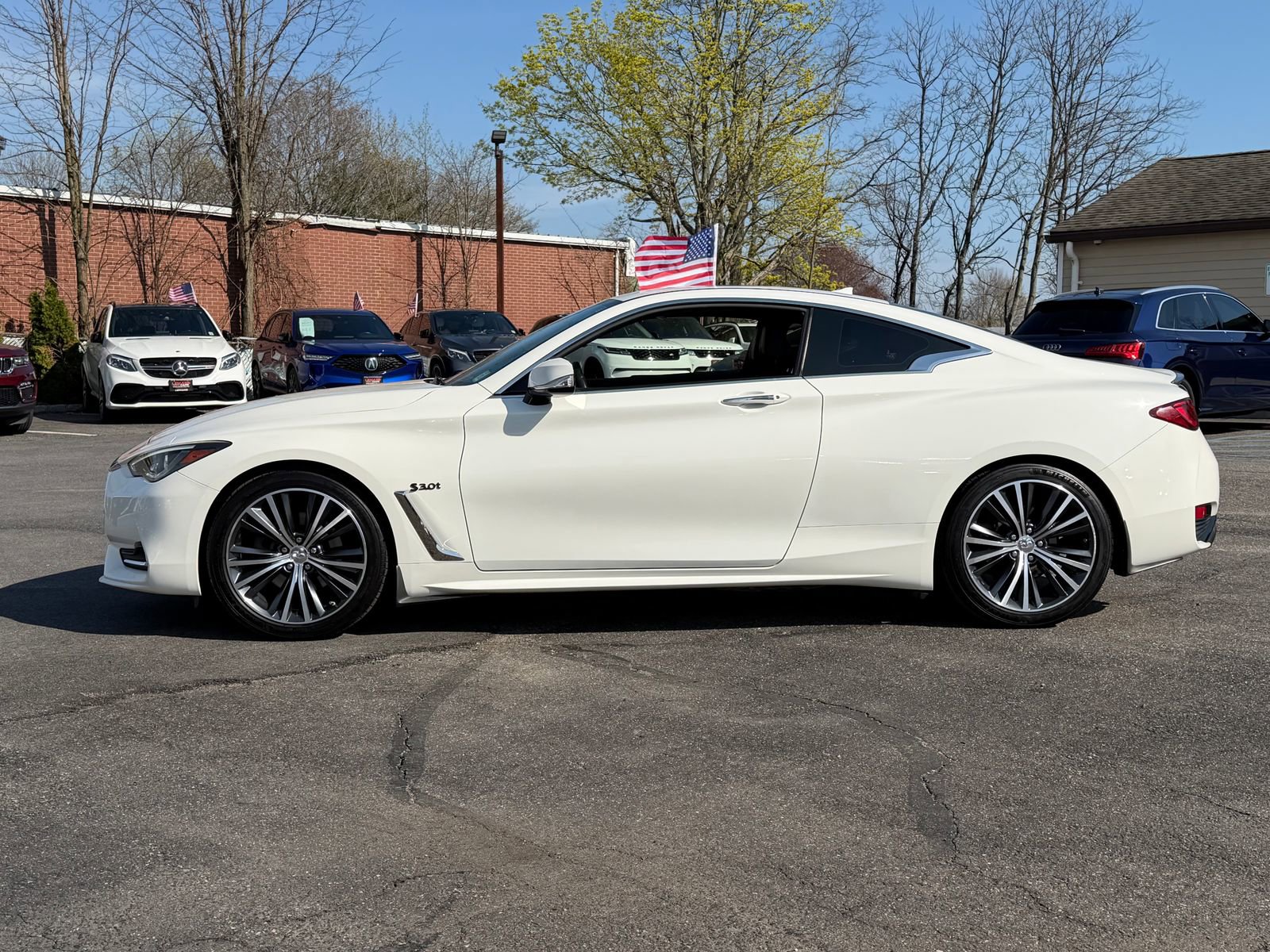 Used 2018 INFINITI Q60 3.0t Luxe w/ Sensory Package 3.0T Luxe RWD image 2
