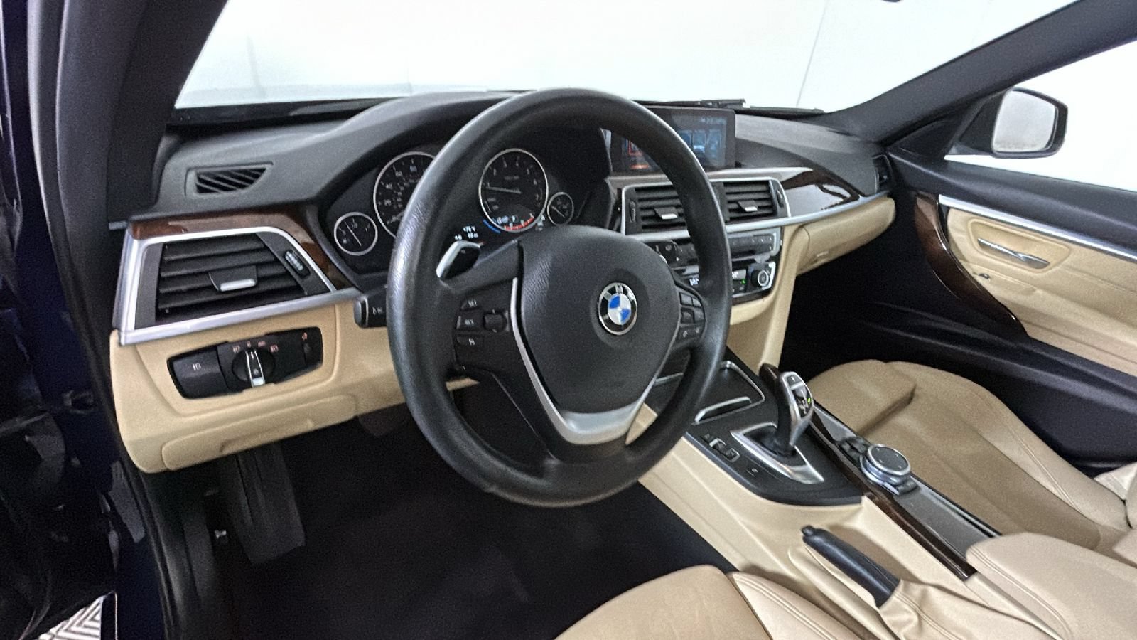 Used 2017 BMW 330i xDrive Sedan AWD/4WD image 17