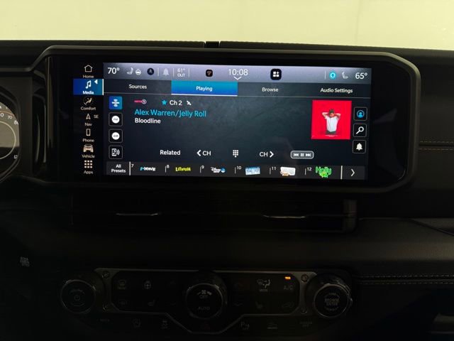 Used 2024 Jeep Wrangler Sahara w/ Technology Group image 21