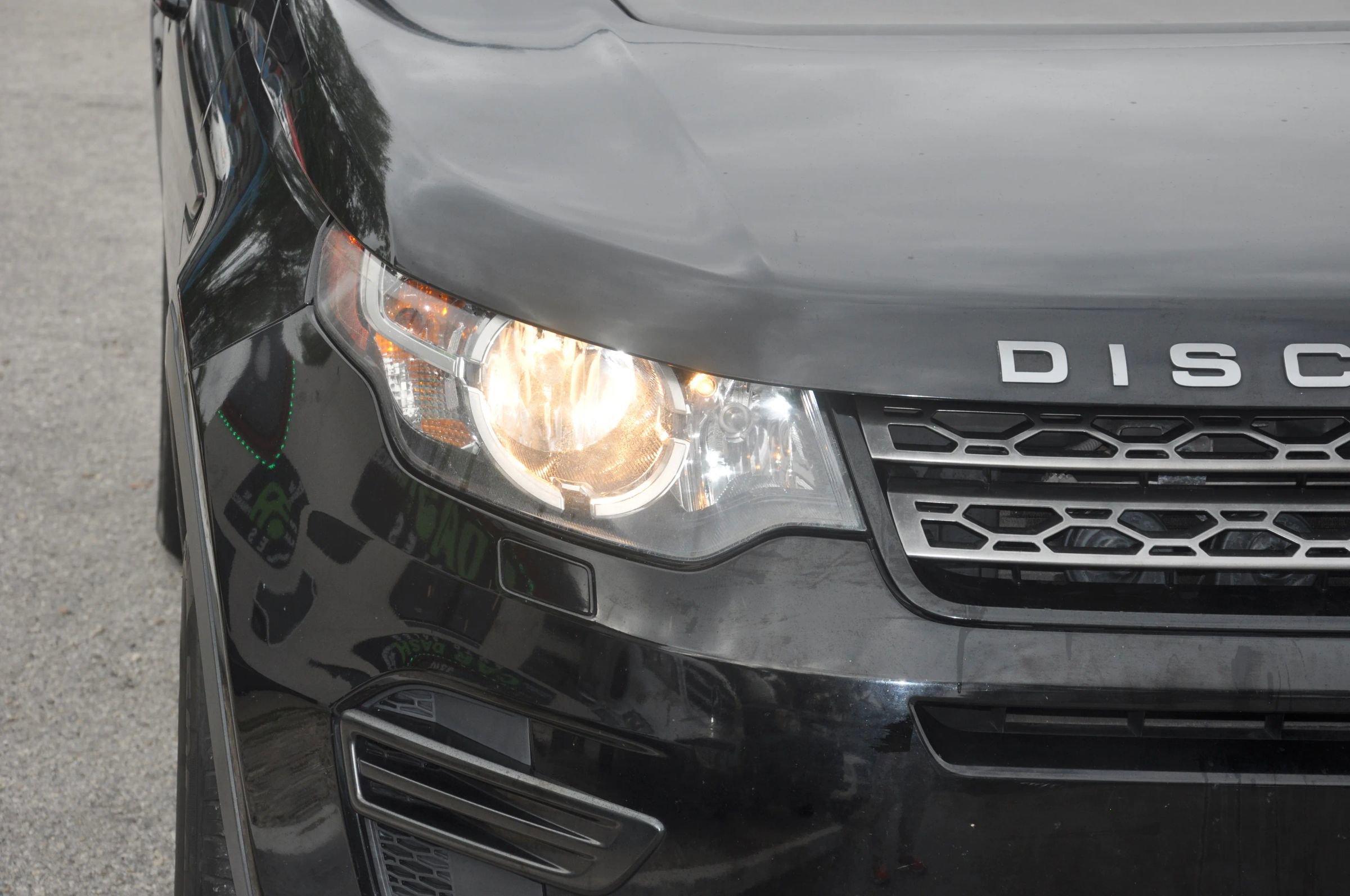 Used 2017 Land Rover Discovery Sport SE image 24