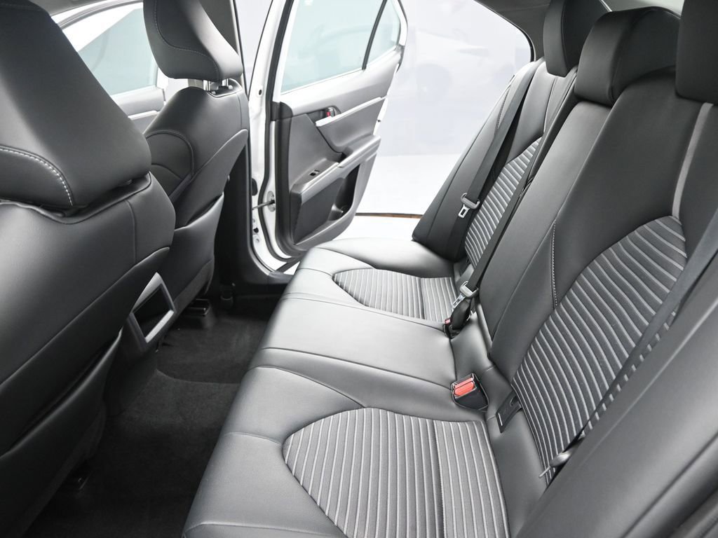 Used 2024 Toyota Camry SE w/ Convenience Package image 14