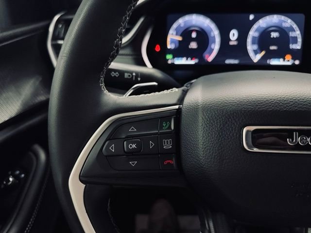 Used 2025 Jeep Grand Cherokee Altitude image 24