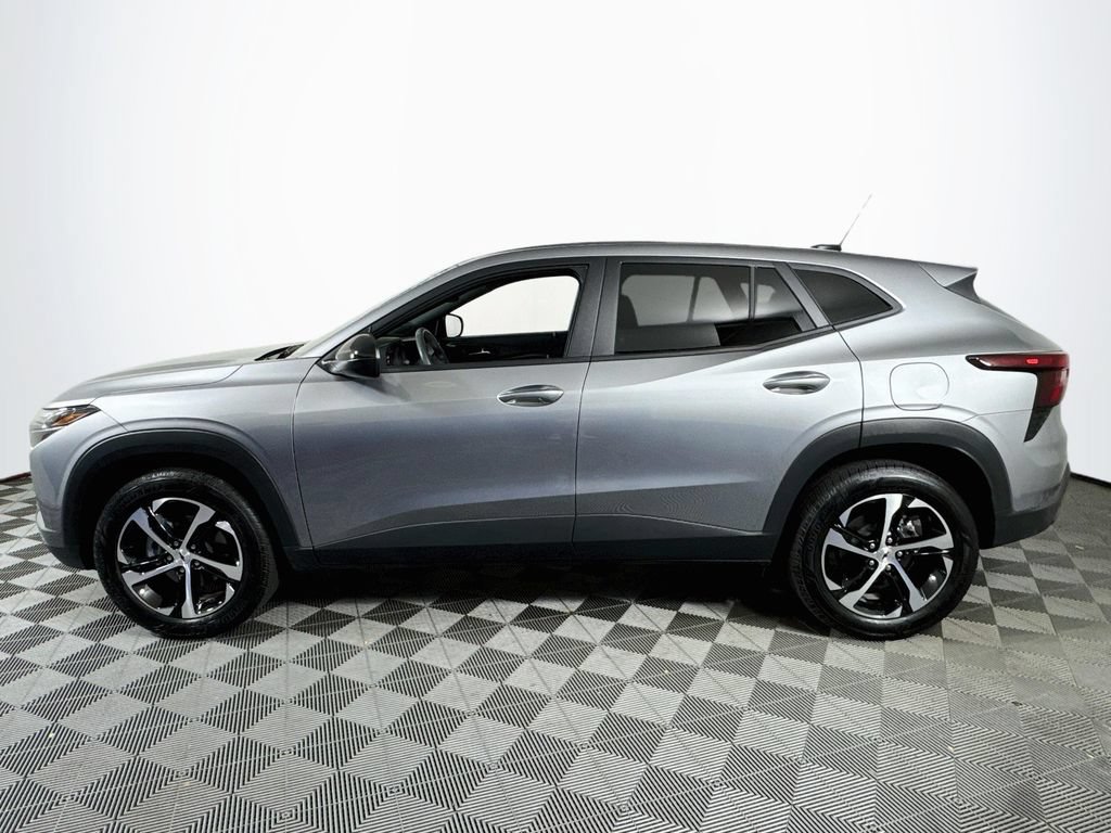 Used 2026 Chevrolet Trax RS w/ Driver Confidence Package FWD image 4