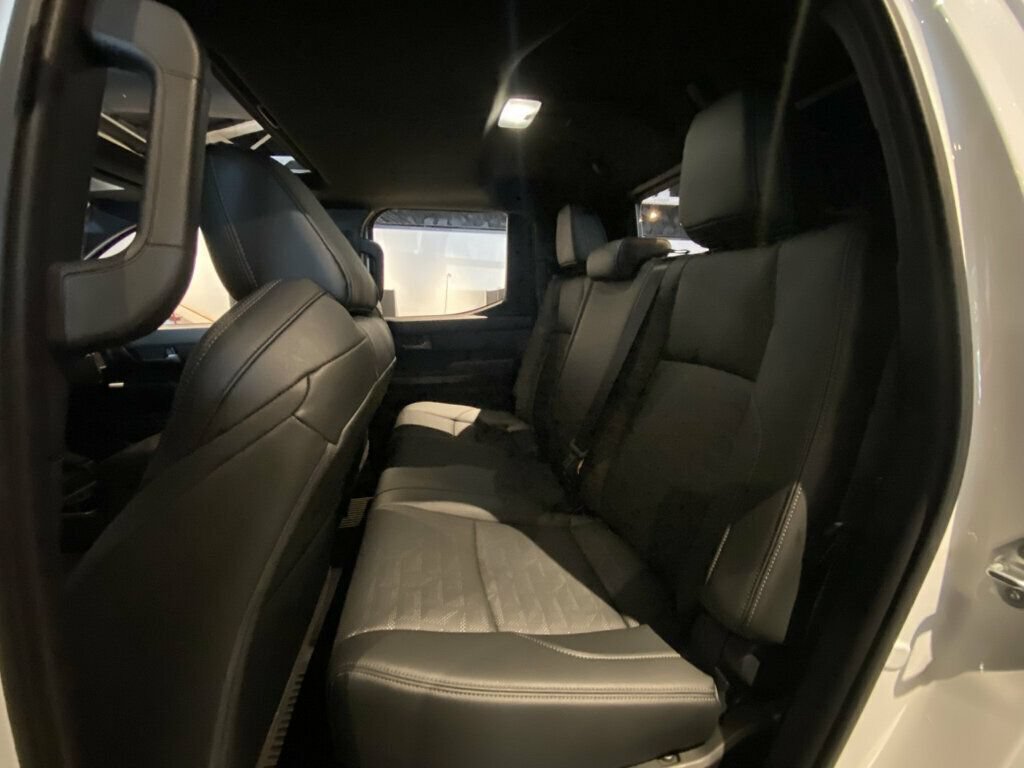 Used 2025 Toyota Tacoma TRD Sport w/ TRD Sport Premium Package AWD/4WD image 27