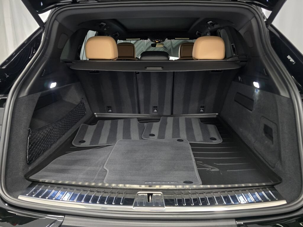 Certified 2026 Porsche Cayenne AWD/4WD image 13