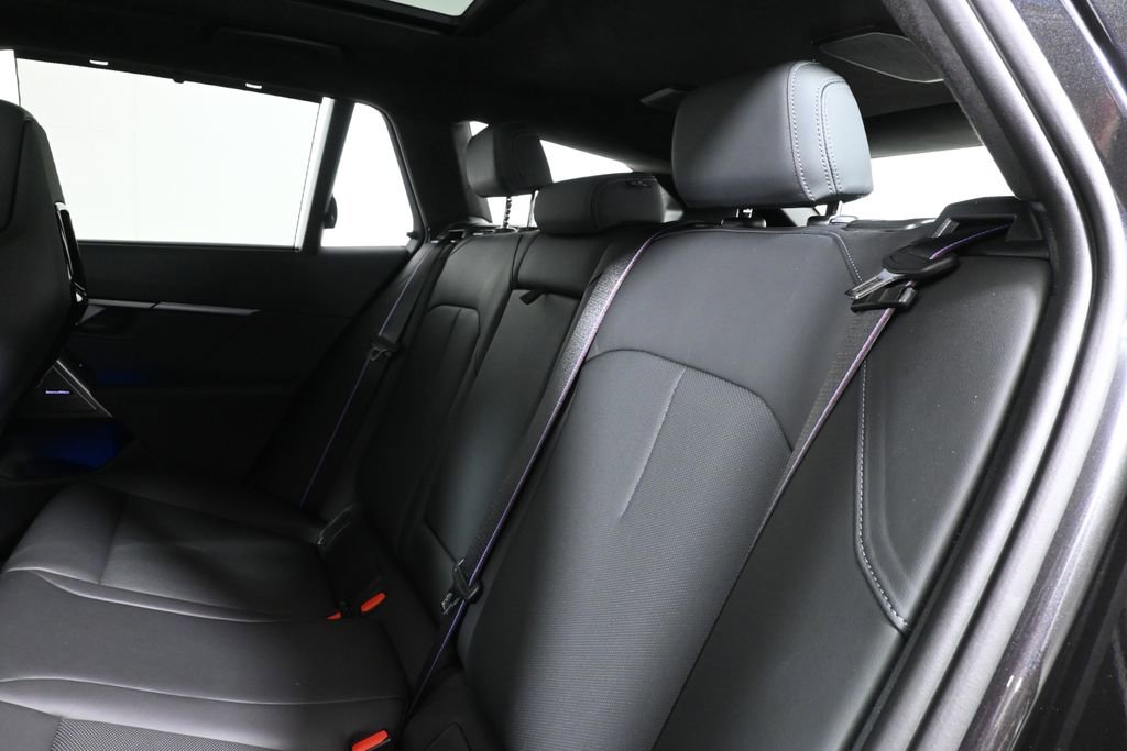 Used 2025 BMW M5 Touring AWD/4WD image 4