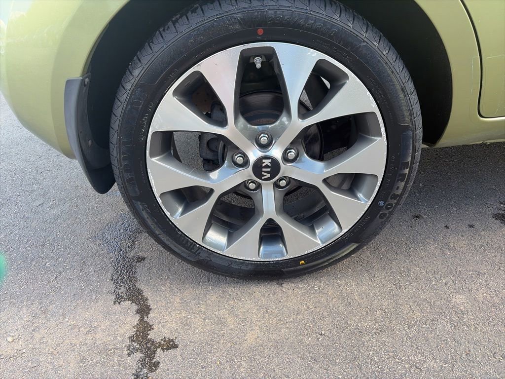 Used 2013 Kia Soul ! w/ Premium Pkg FWD image 8