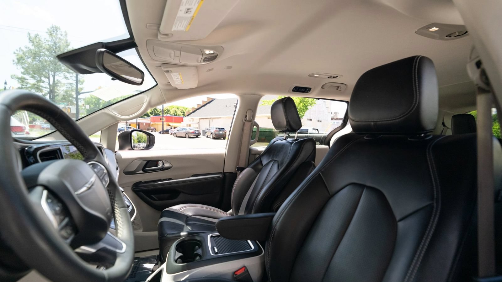 Used 2023 Chrysler Pacifica Touring-L FWD image 29
