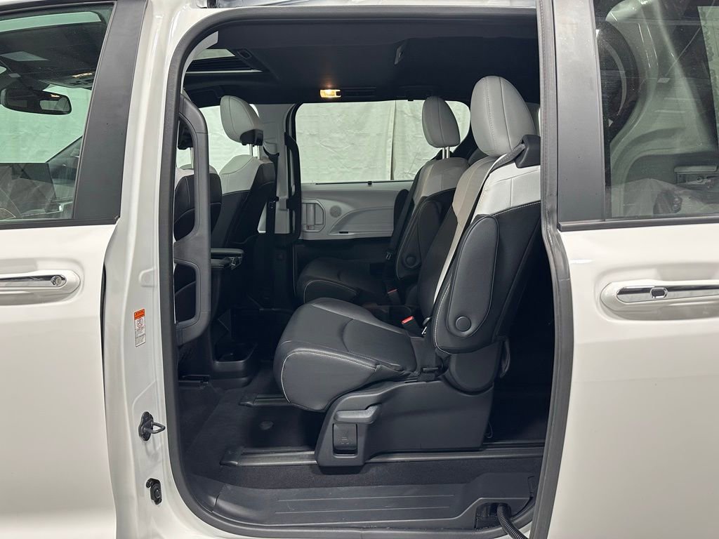Used 2025 Toyota Sienna XSE image 49