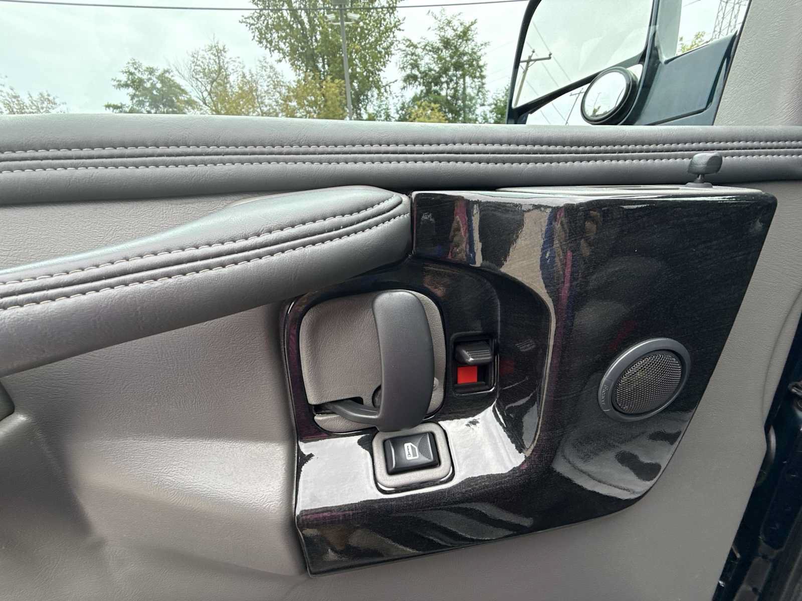 Used 2015 Chevrolet Express 2500 RWD image 22
