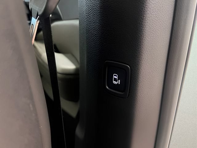 Used 2026 Kia Carnival FWD image 15
