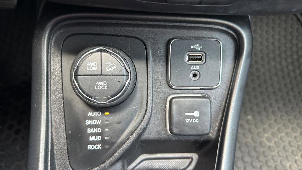 Used 2018 Jeep Compass Trailhawk w/ Leather Interior Group AWD/4WD image 22