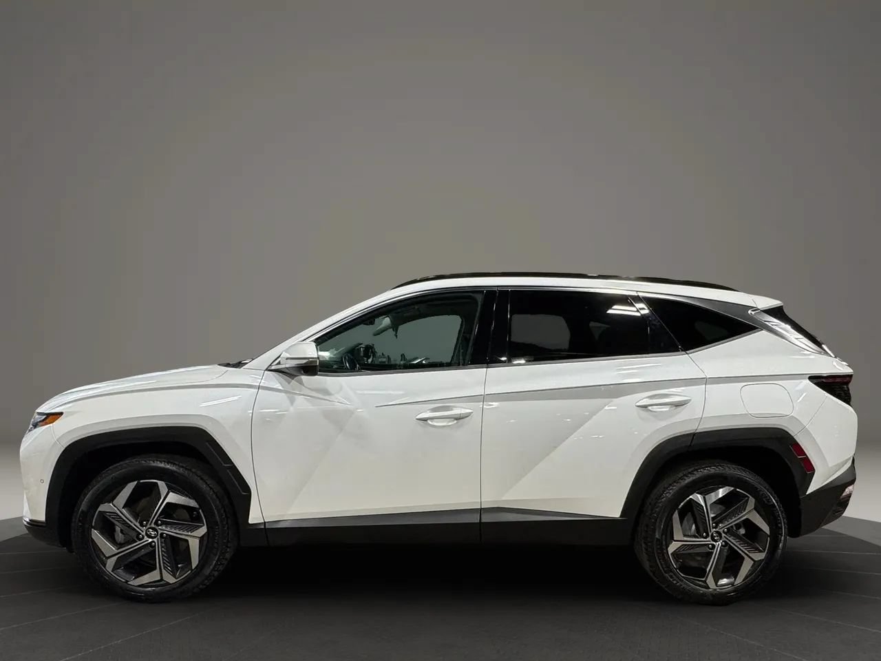 Used 2022 Hyundai Tucson Limited AWD/4WD image 2