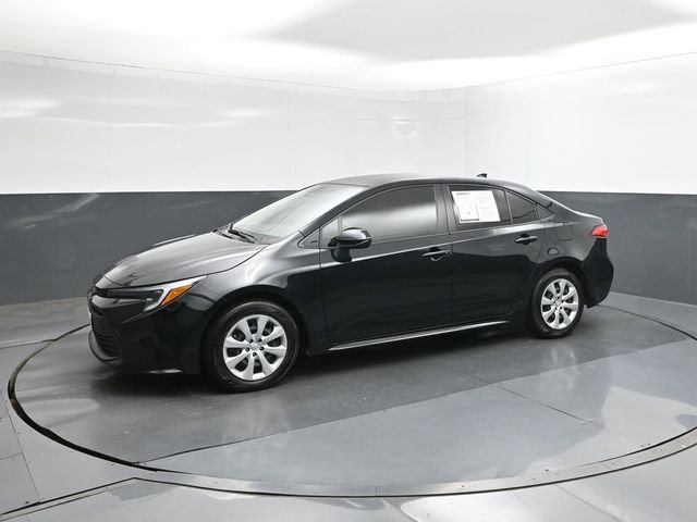 Used 2025 Toyota Corolla LE image 1