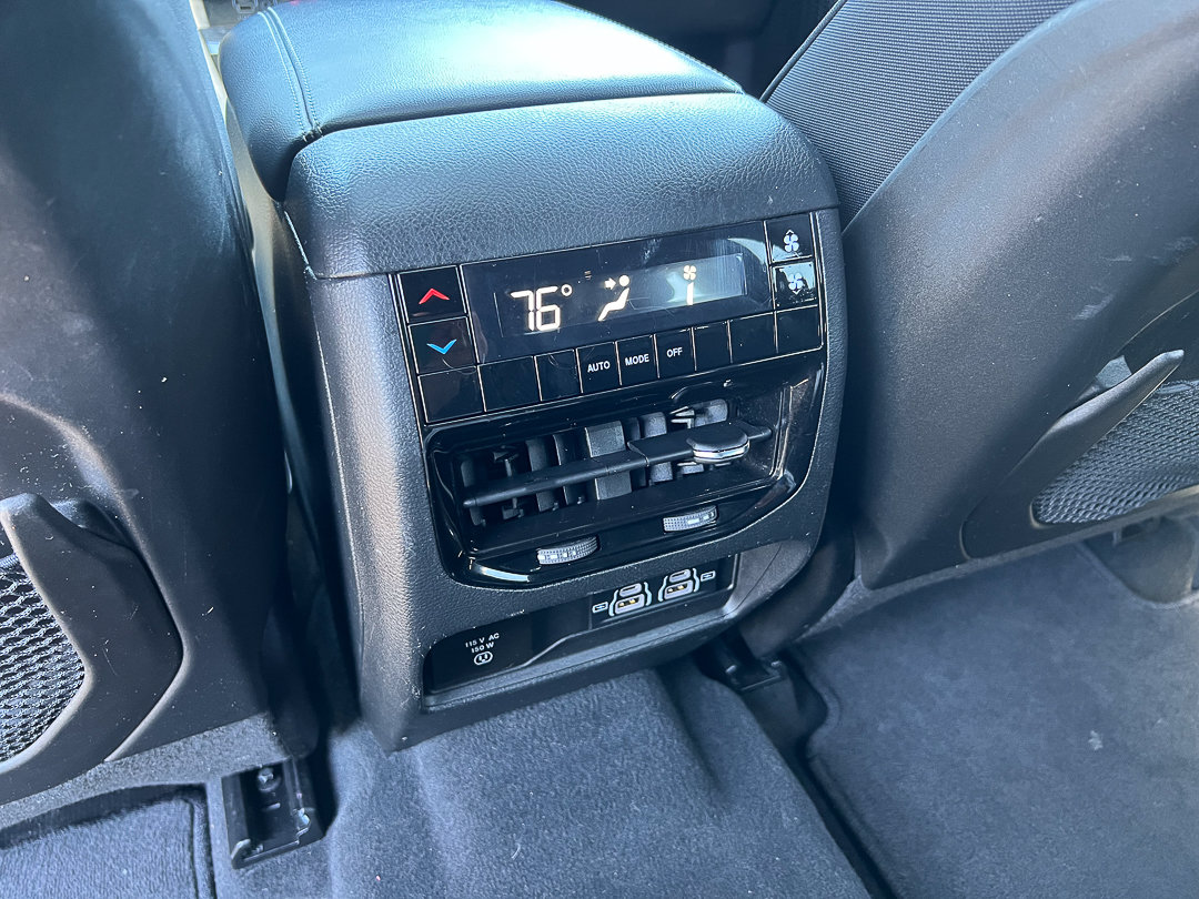Used 2024 Jeep Grand Cherokee L Altitude AWD/4WD image 31