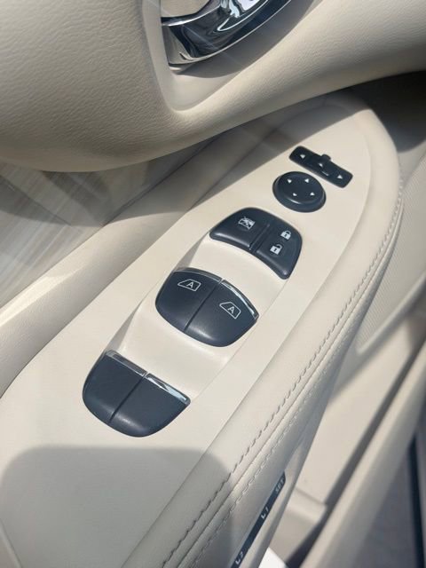 Used 2015 Nissan Murano SL w/ SL Technology Package FWD image 25