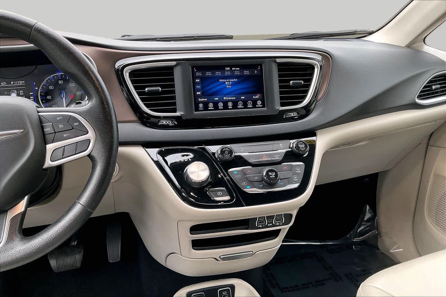 Used 2021 Chrysler Voyager Lxi FWD image 7