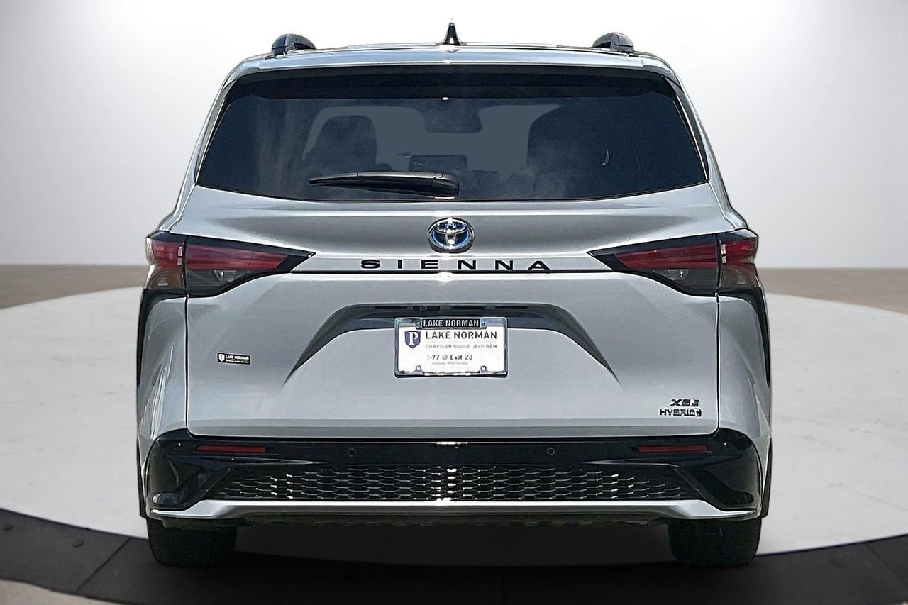 Used 2023 Toyota Sienna XSE image 8